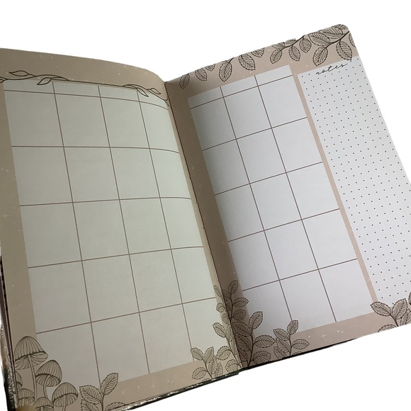 Owlcrate Reading Journal Undated New - Picture 4 of 16